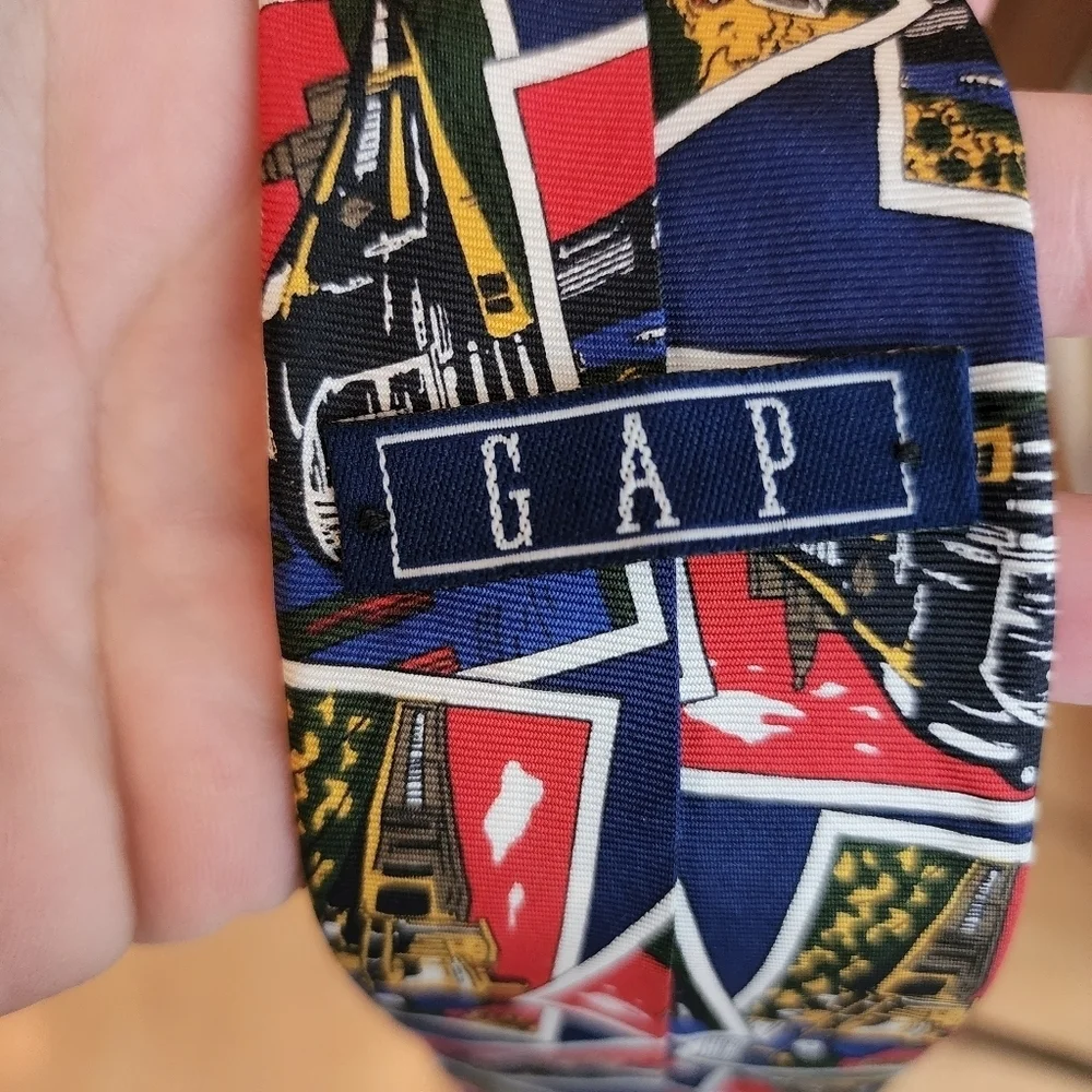 100% silk trains tie- Gap‎